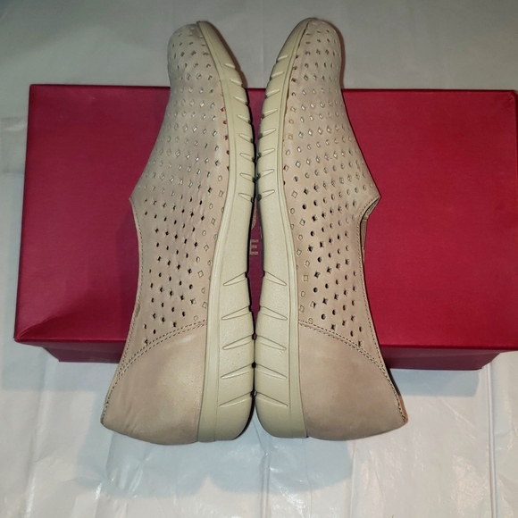 Munro New SKIPPER Nubuck Perforated Sneakers Shoe Comfort Wedge Flats Women's 9W - Picture 12 of 17